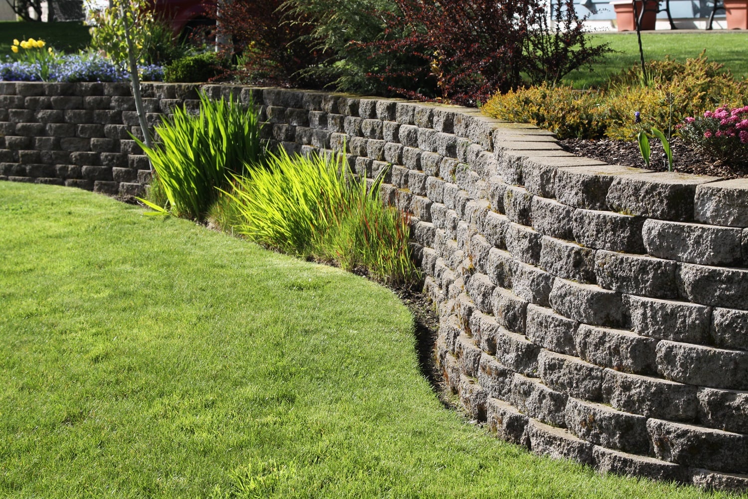 Retaining wall project in Ottawa